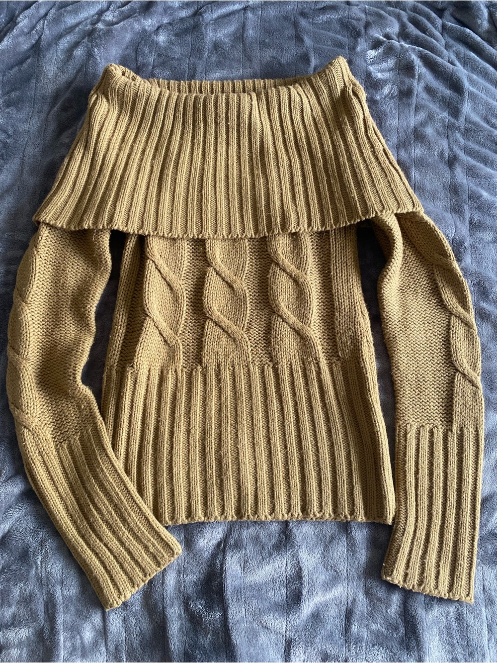 Vintage Y2K Off-Shoulder Cable Knit Sweater in Camel